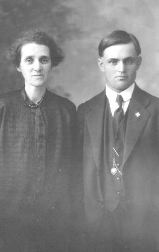 Hélène Lacourse et Joseh Thibodeau. Source: Archives familliales Thibodeau (Édouard)